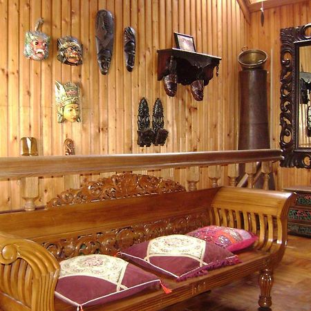 Pas Birute Hotel Каунас Екстериор снимка