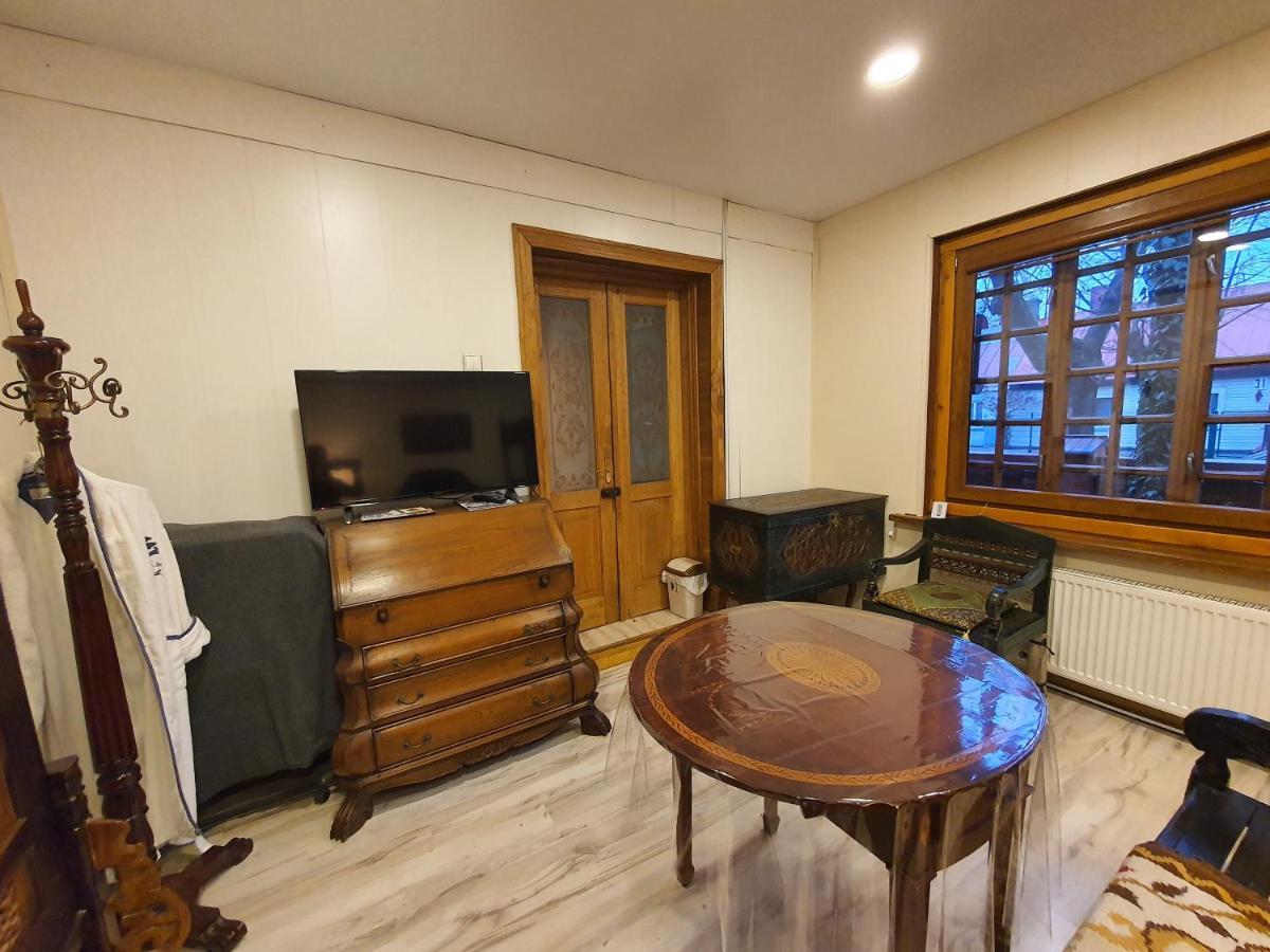 Pas Birute Hotel Каунас Екстериор снимка