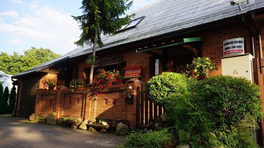Pas Birute Hotel Каунас Екстериор снимка